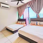 Central Kl City Condo With Balcony Infinity Pool & Lrt Mrt & Klcc Mall Access