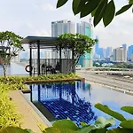 Central Kl City Condo With Balcony Infinity Pool & Lrt Mrt & Klcc Mall Access