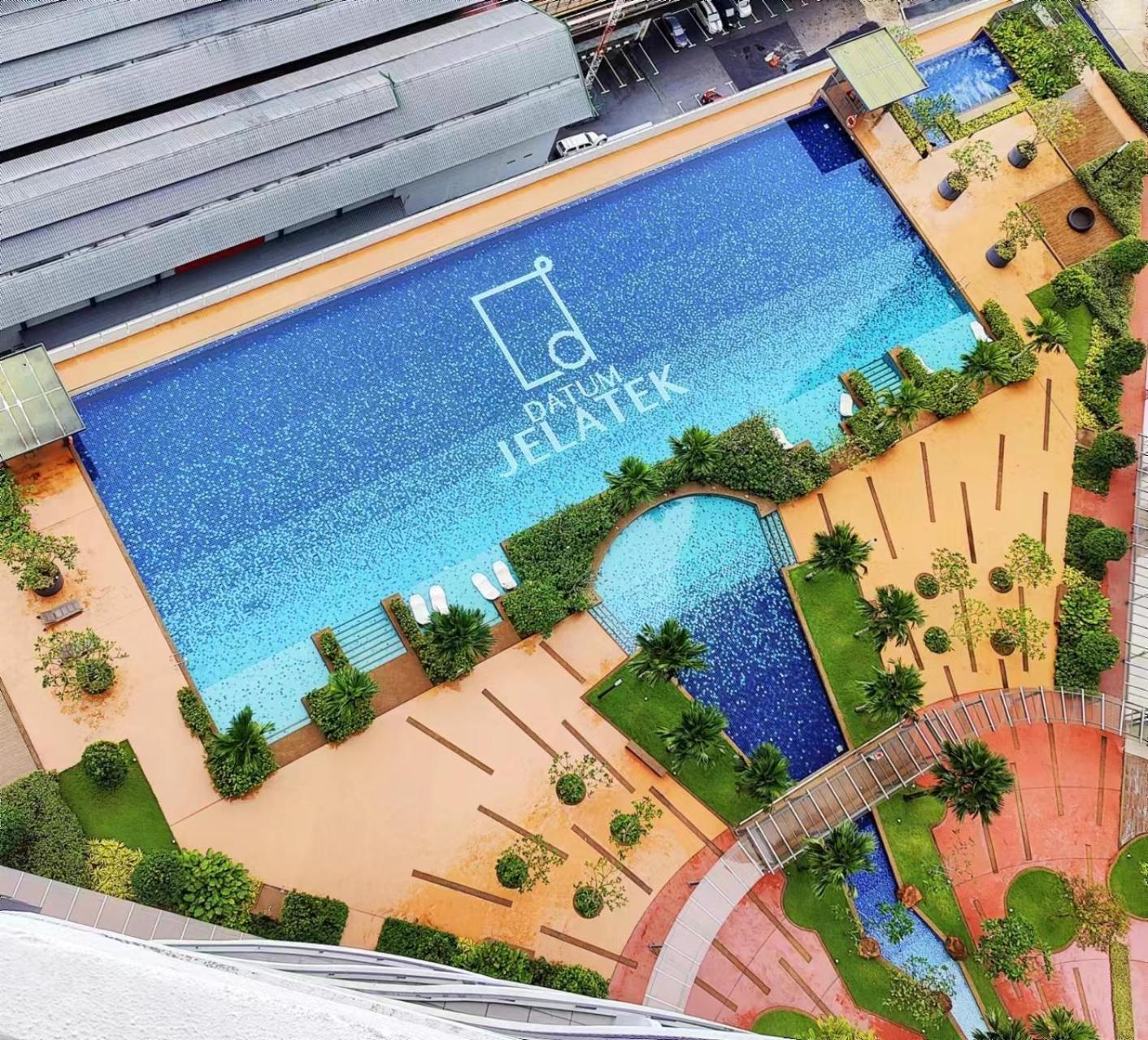 Central Kl City With Balcony Infinity Pool & Lrt Mrt & Klcc Mall Access