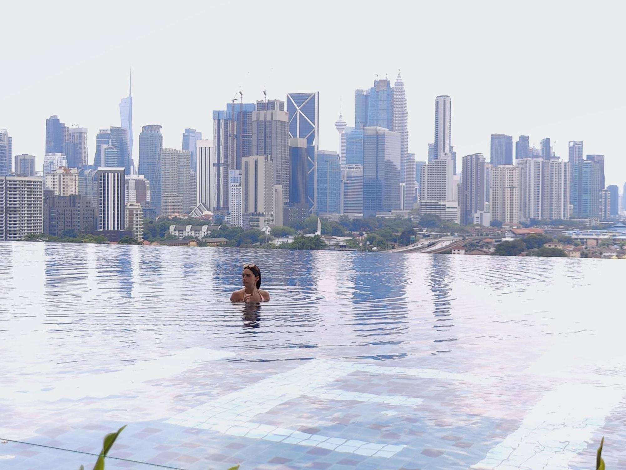 Pangsapuri Central Kl City With Balcony Infinity Pool & Lrt Mrt & Klcc Mall Access Kuala Lumpur