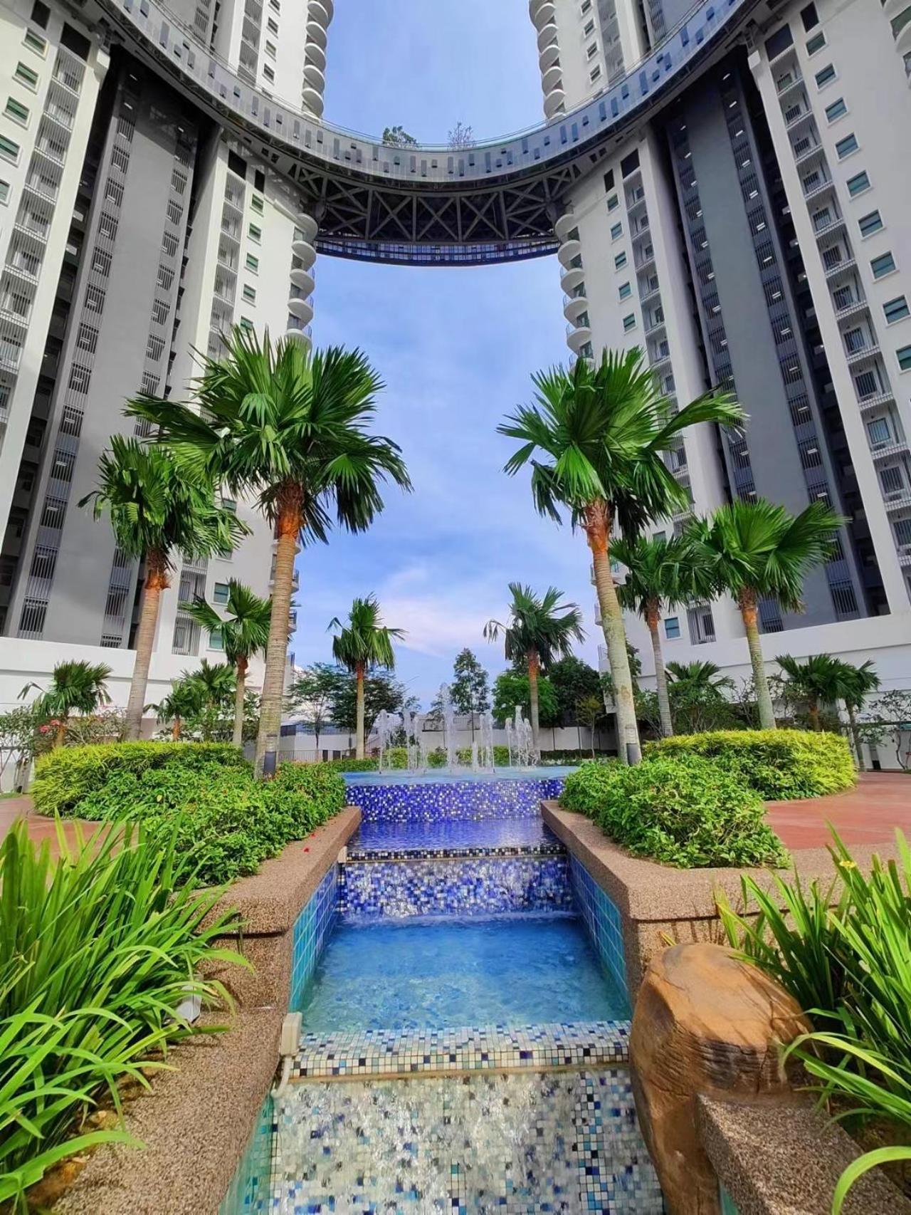 Central Kl City With Balcony Infinity Pool & Lrt Mrt & Klcc Mall Access Pangsapuri Kuala Lumpur