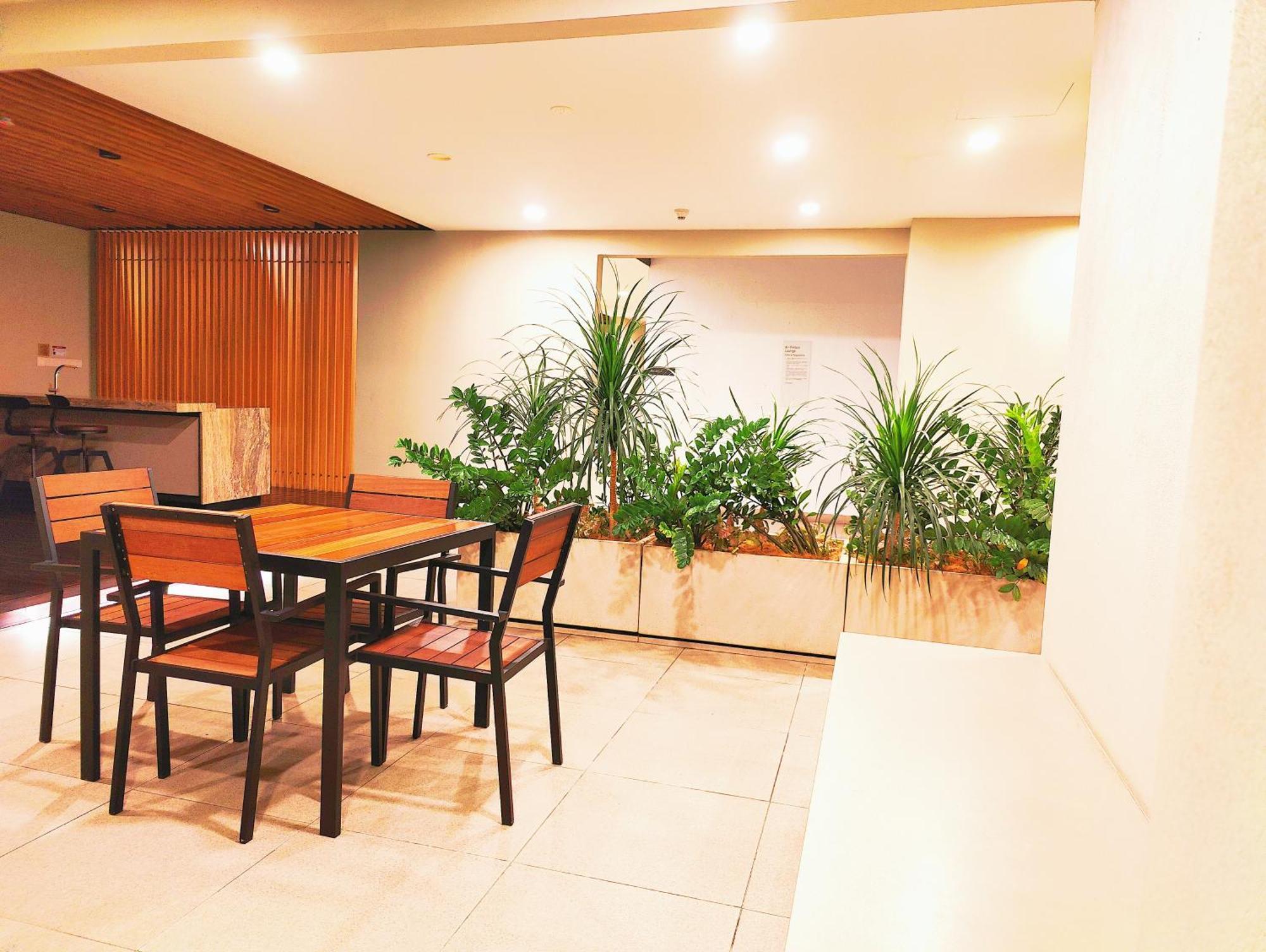 Central Kl City With Balcony Infinity Pool & Lrt Mrt & Klcc Mall Access Pangsapuri *