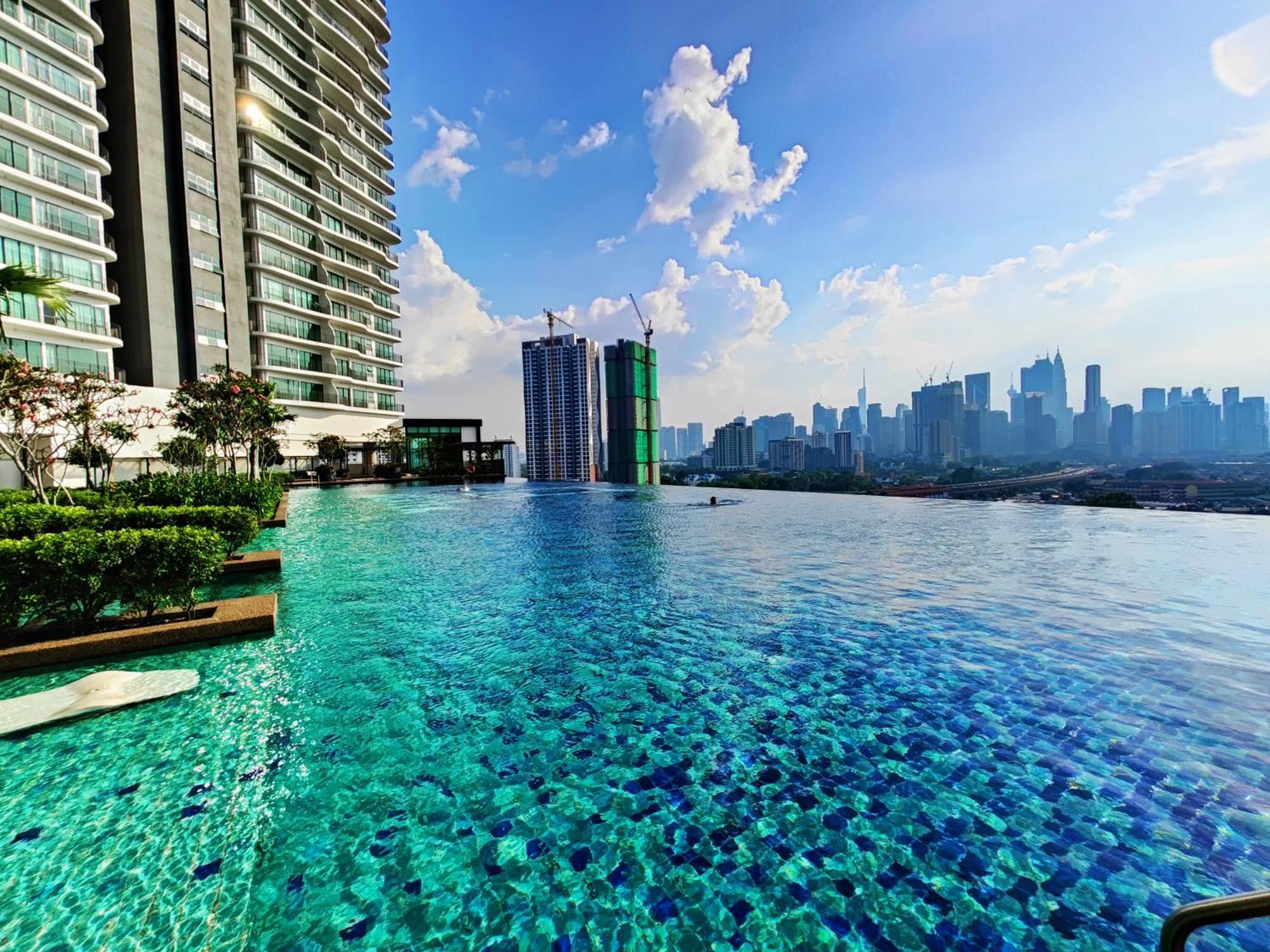 Pangsapuri Central Kl City With Balcony Infinity Pool & Lrt Mrt & Klcc Mall Access Kuala Lumpur