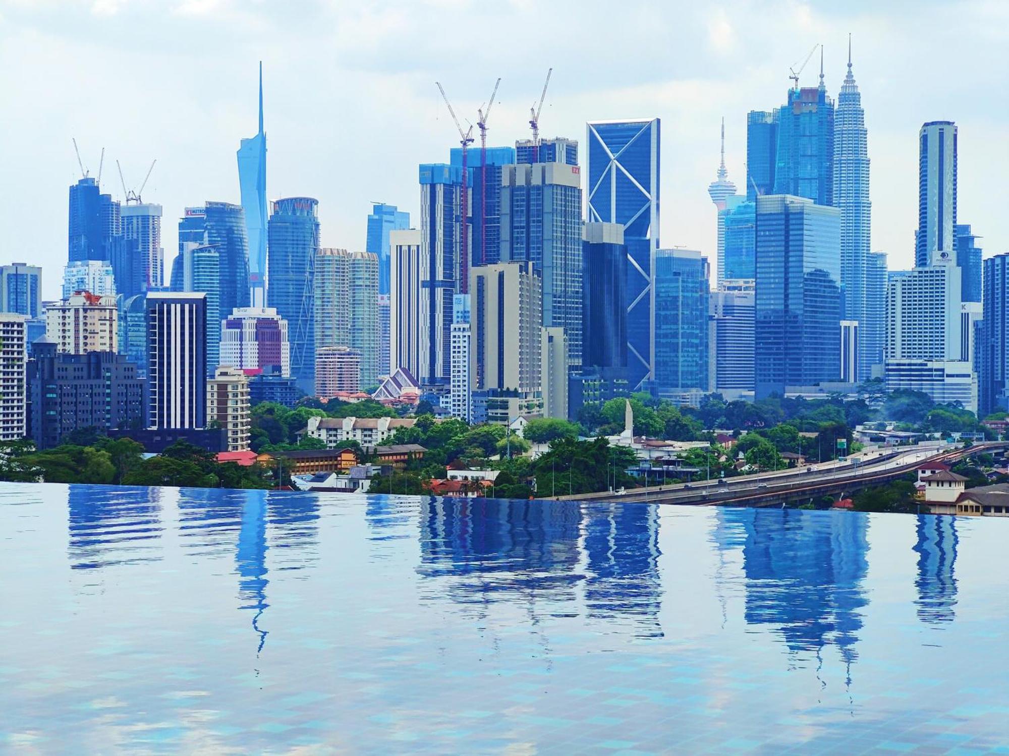 Central Kl City With Balcony Infinity Pool & Lrt Mrt & Klcc Mall Access *