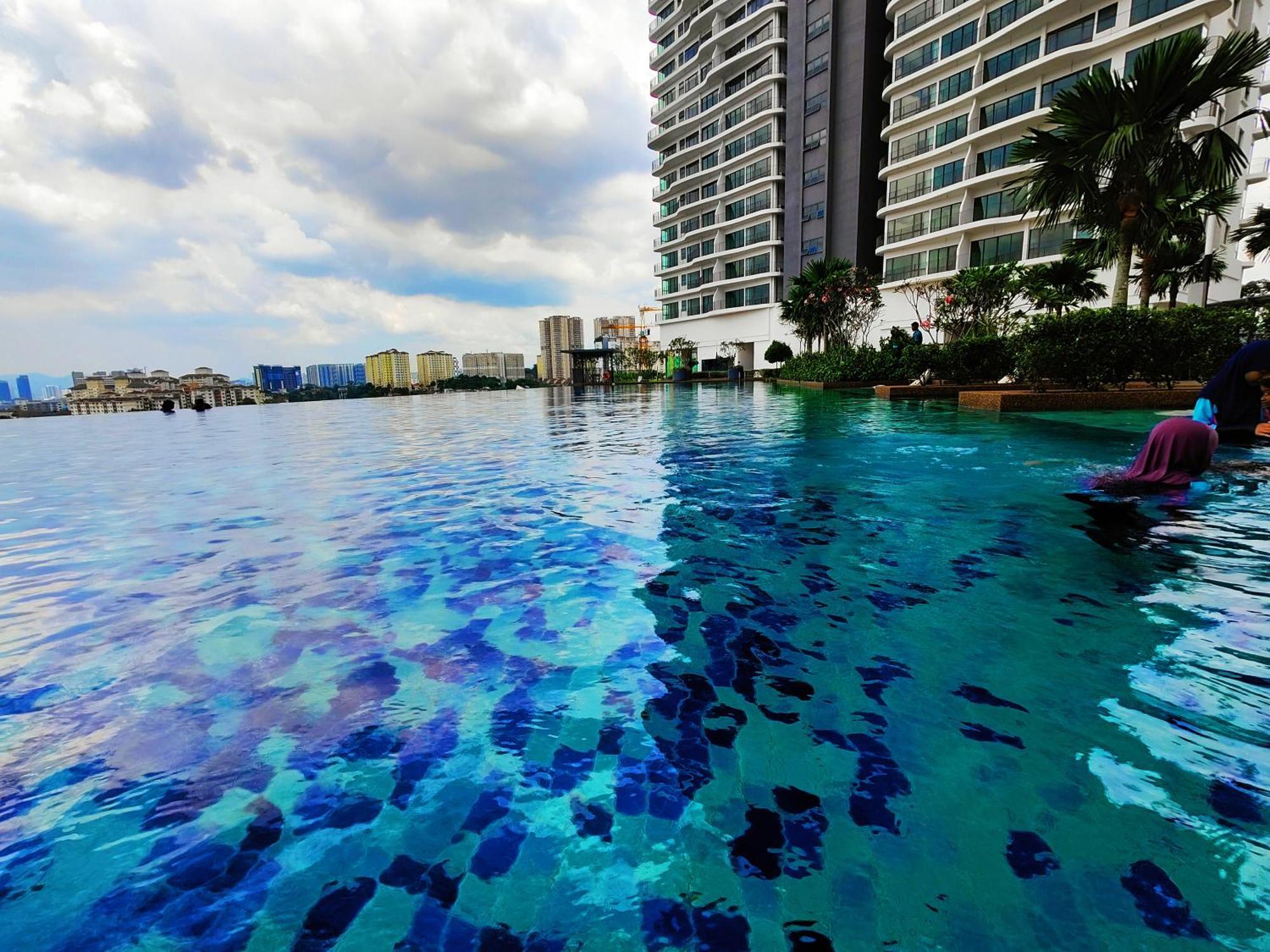 Central Kl City With Balcony Infinity Pool & Lrt Mrt & Klcc Mall Access Kuala Lumpur