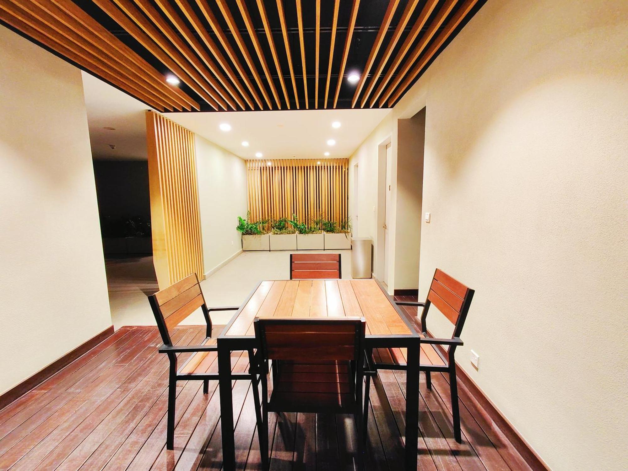 Central Kl City With Balcony Infinity Pool & Lrt Mrt & Klcc Mall Access Pangsapuri Kuala Lumpur