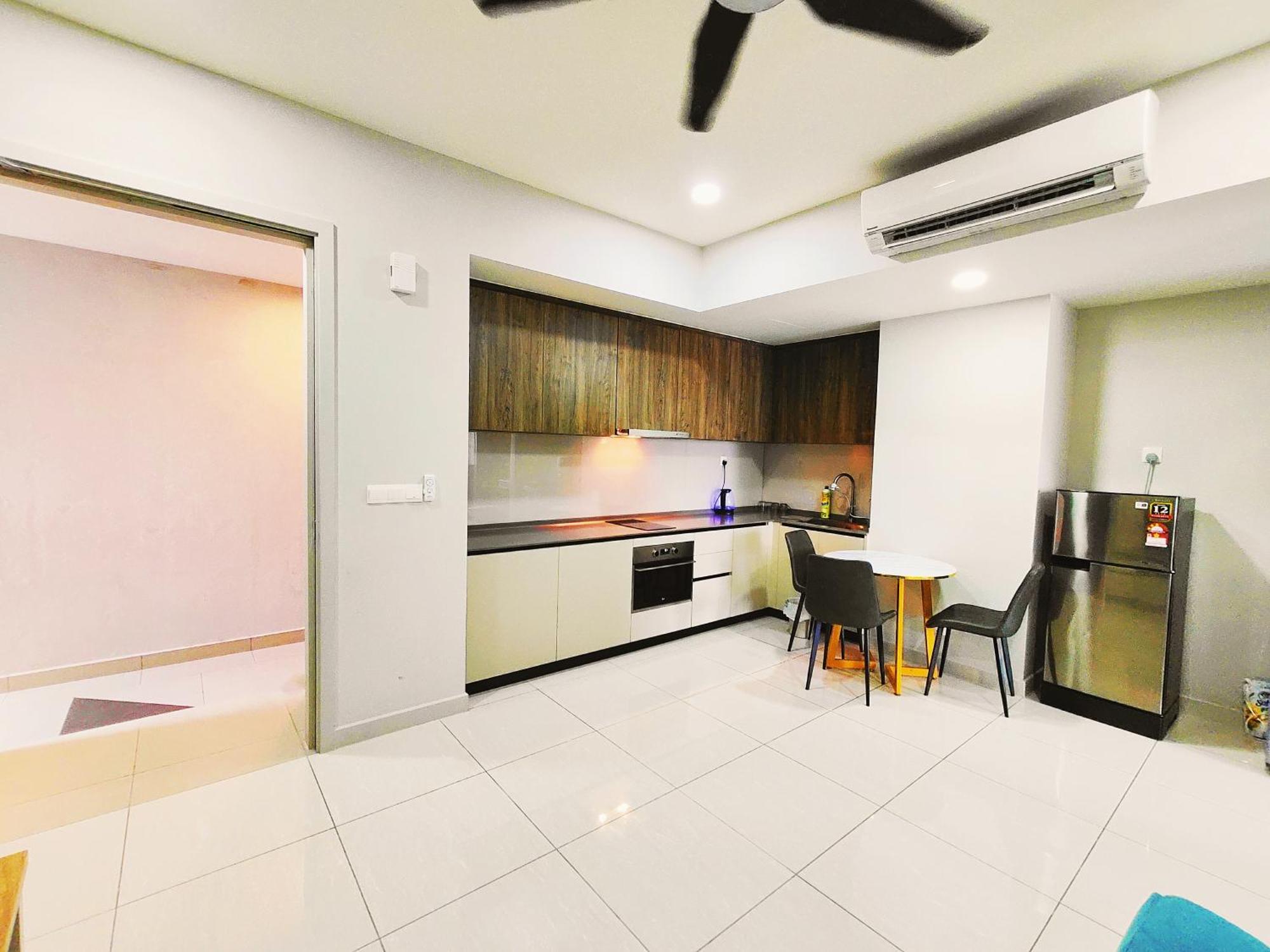 Pangsapuri Central Kl City With Balcony Infinity Pool & Lrt Mrt & Klcc Mall Access