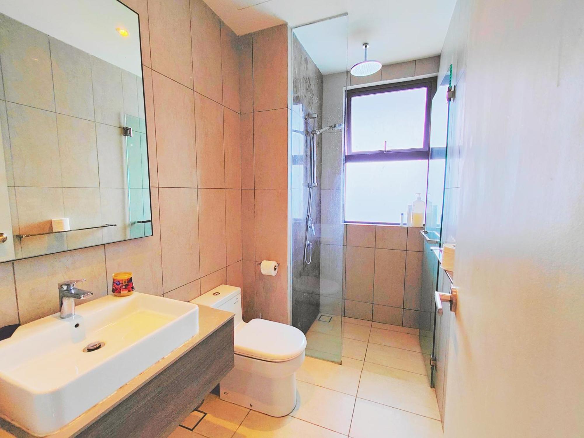 Pangsapuri Central Kl City With Balcony Infinity Pool & Lrt Mrt & Klcc Mall Access Kuala Lumpur