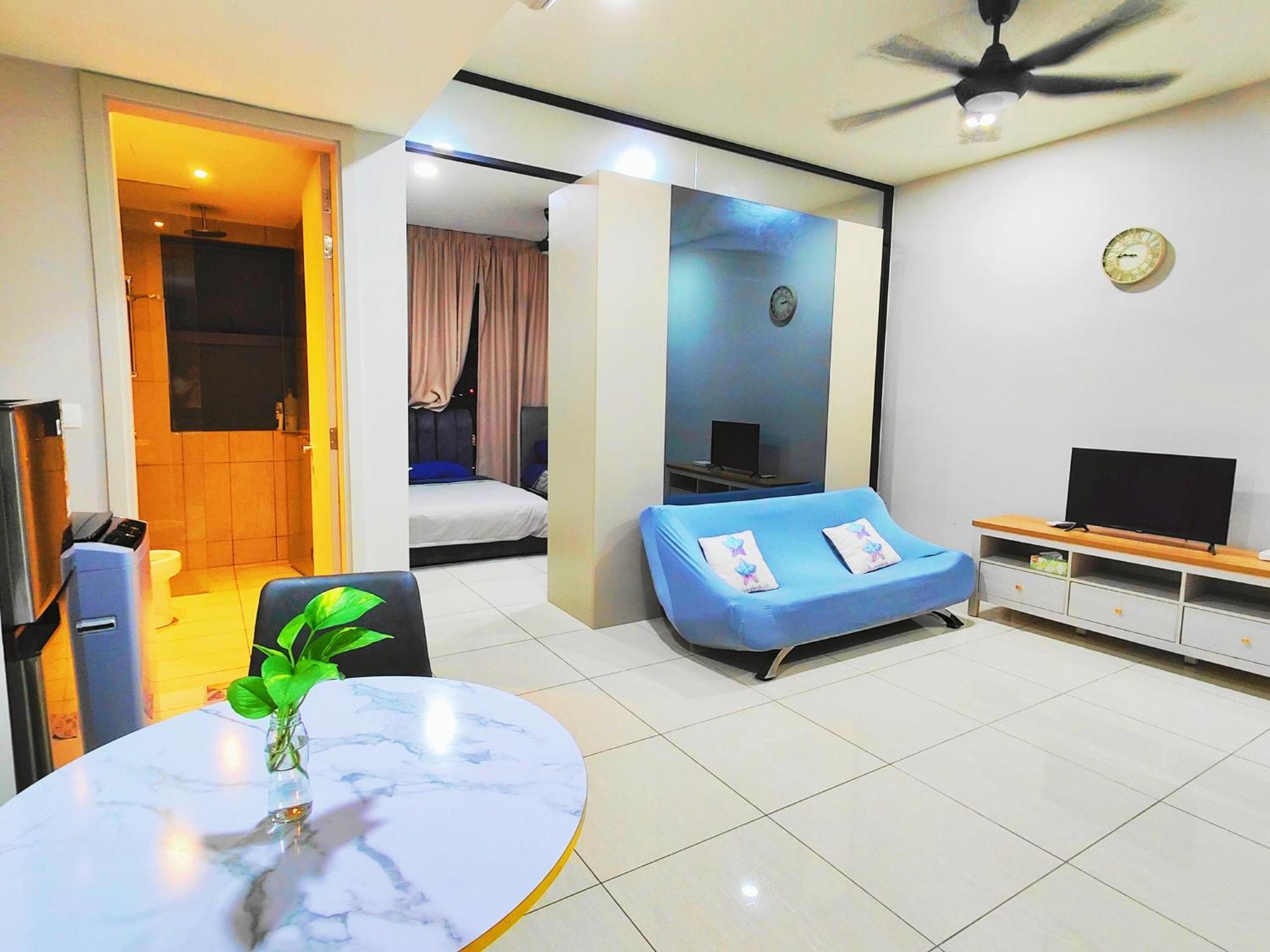 Central Kl City With Balcony Infinity Pool & Lrt Mrt & Klcc Mall Access