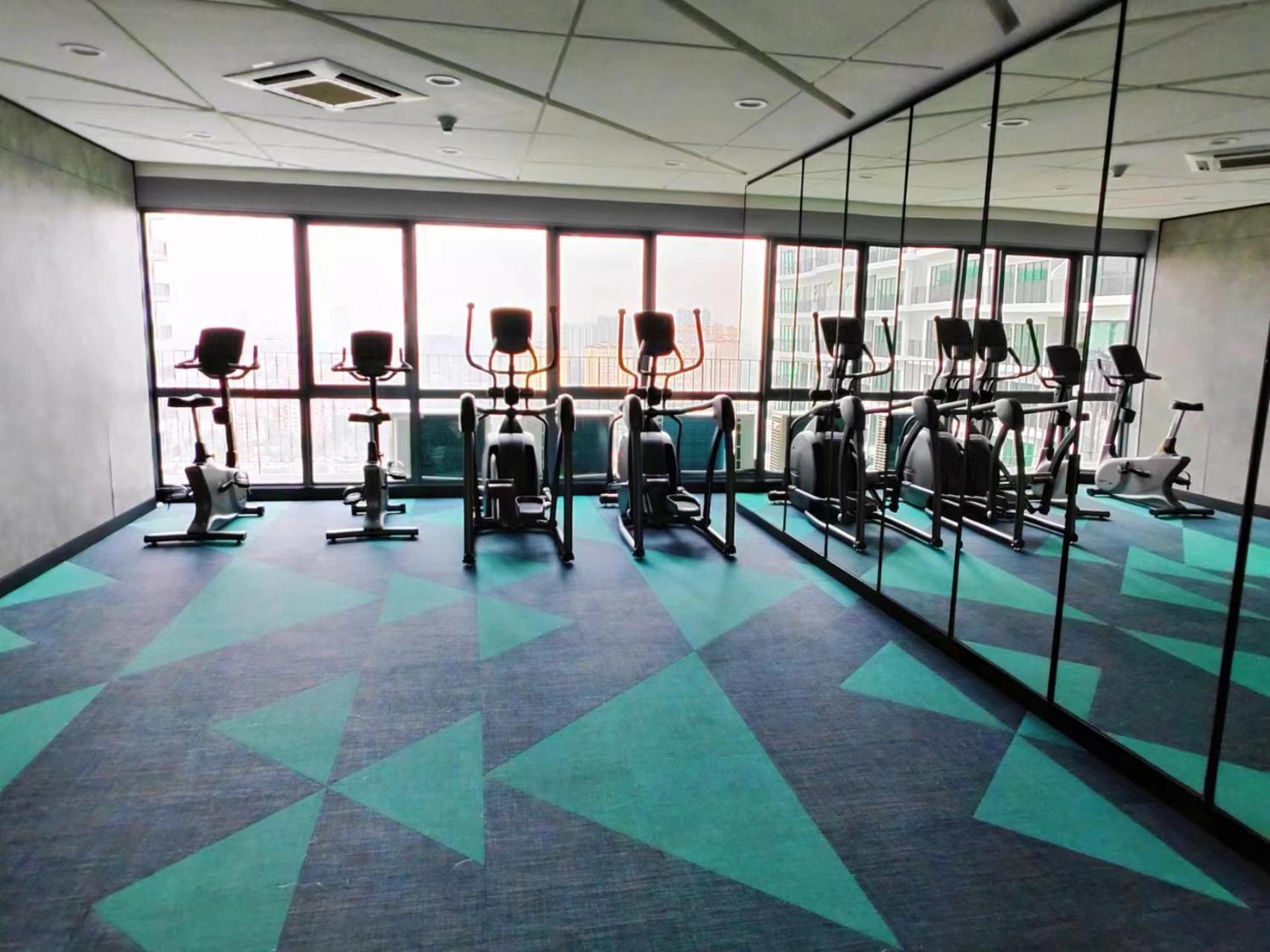 Apartment Central Kl City With Balcony Infinity Pool & Lrt Mrt & Klcc Mall Access