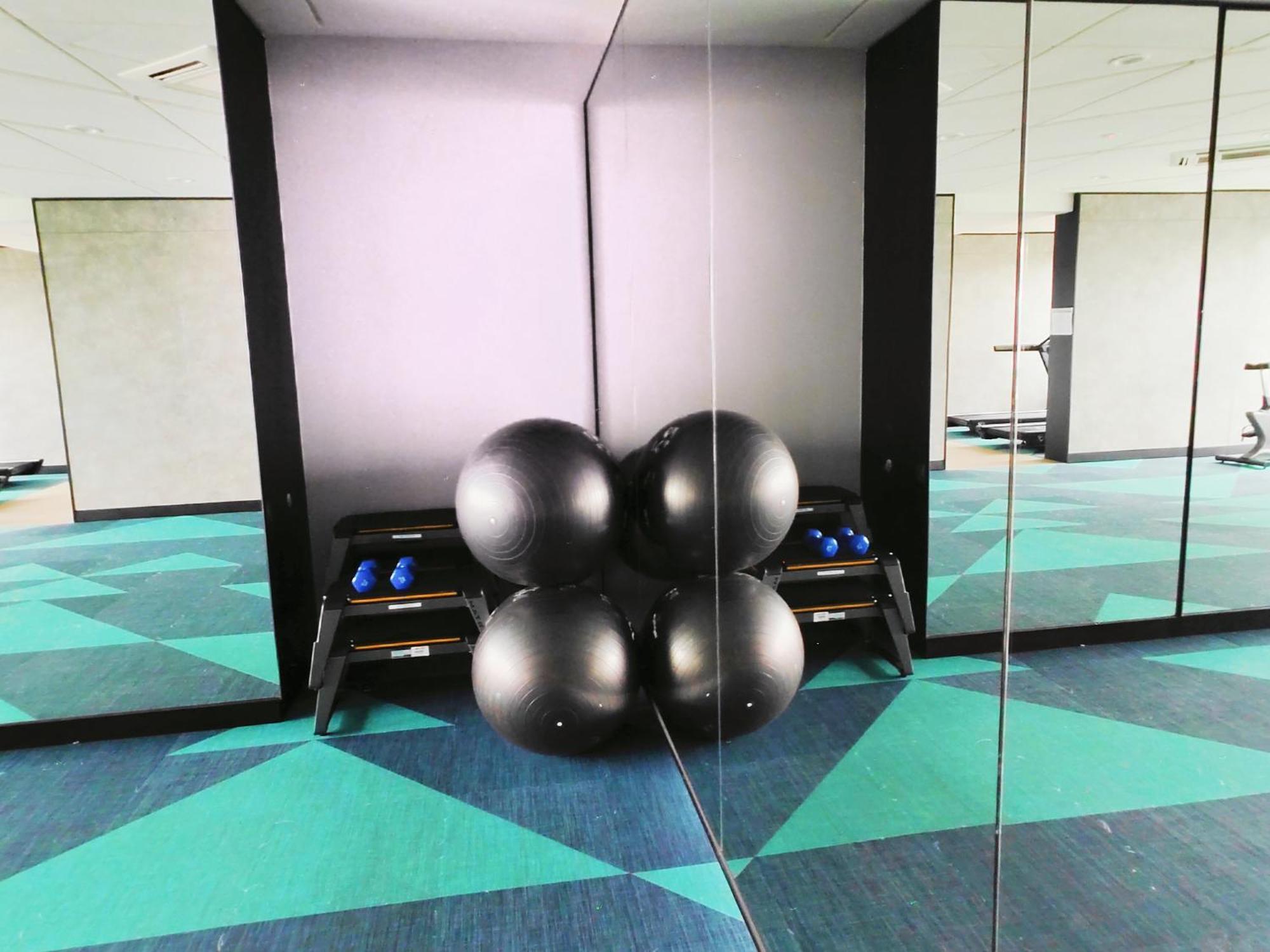 Central Kl City With Balcony Infinity Pool & Lrt Mrt & Klcc Mall Access Apartment *
