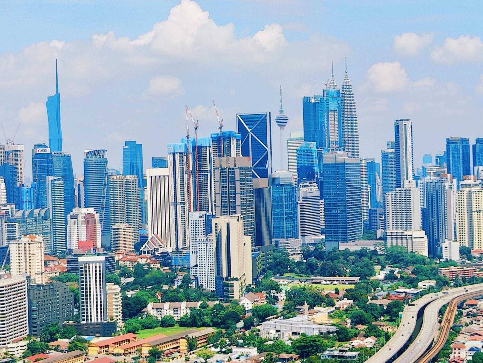 Central Kl City With Balcony Infinity Pool & Lrt Mrt & Klcc Mall Access Kuala Lumpur
