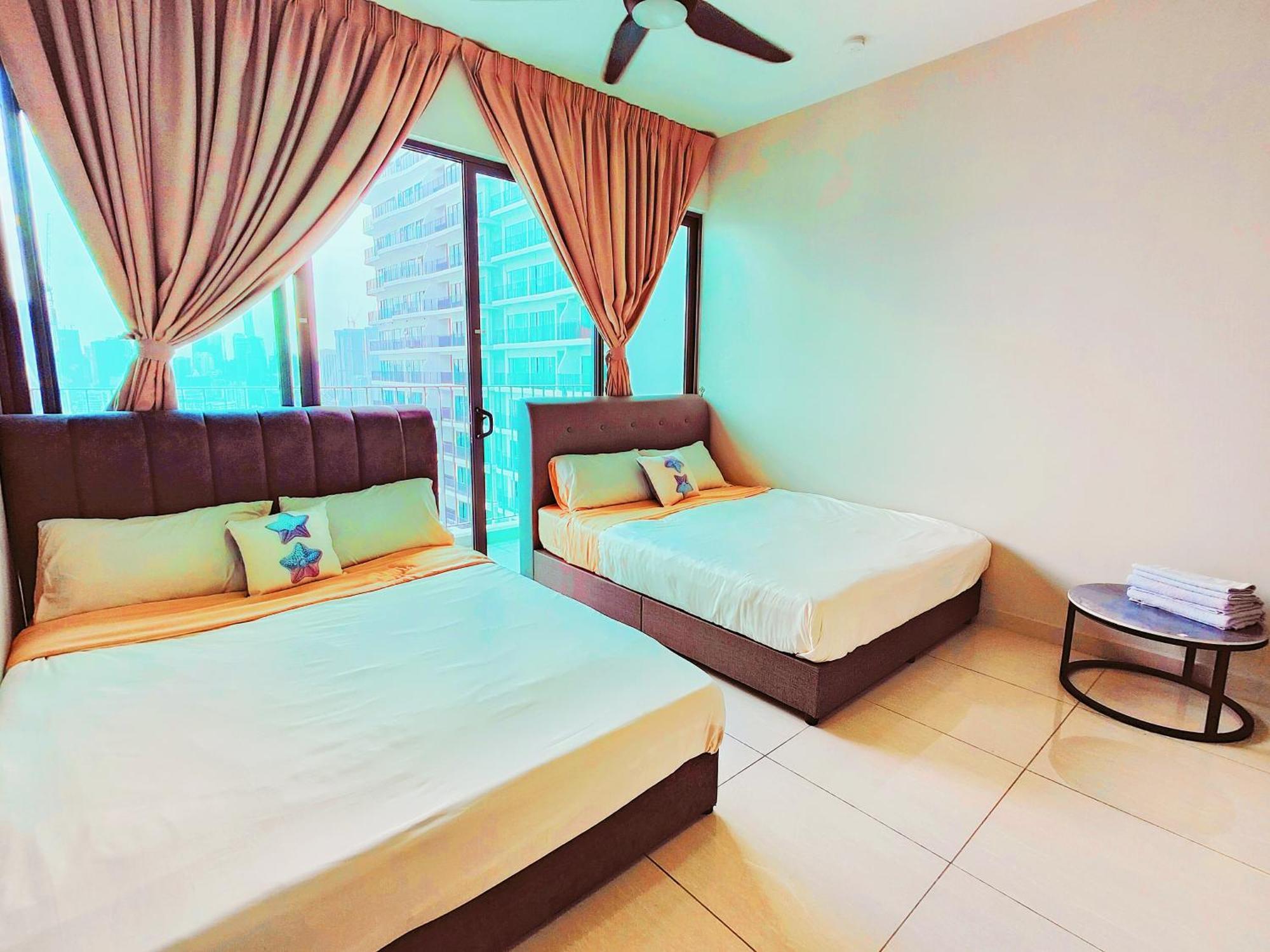 Apartment Central Kl City With Balcony Infinity Pool & Lrt Mrt & Klcc Mall Access